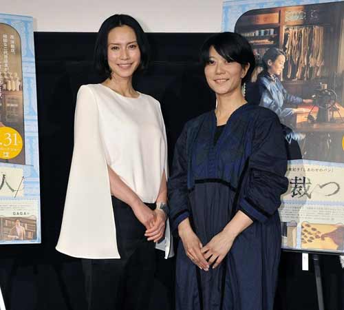 中谷美紀（左）と三島有紀子監督（右）