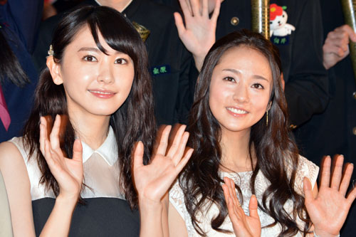 新垣結衣（左）と木村文乃（右）