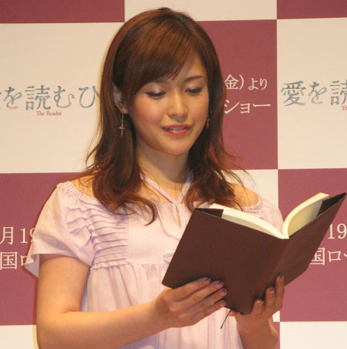 『愛を読むひと』特別試写会でチェーホフの名作を朗読した杉崎美香