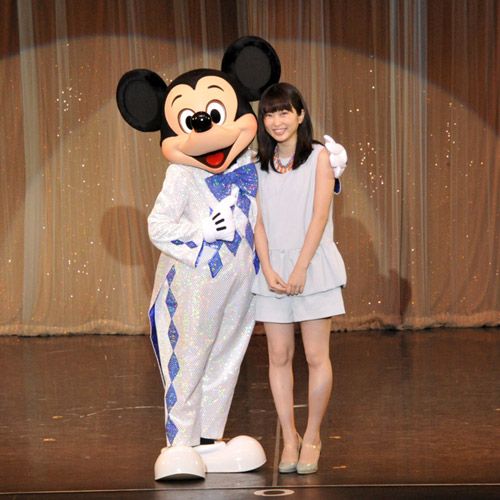 ミッキーマウス（左）と志田未来（右）