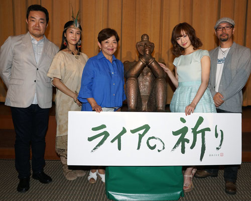 左から黒川浩行監督、水嶋仁美、藤田弓子、武田梨奈、森沢明夫（原作）