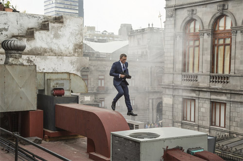 『007 スペクター』のオープニングはメキシコ「死者の日」が舞台！