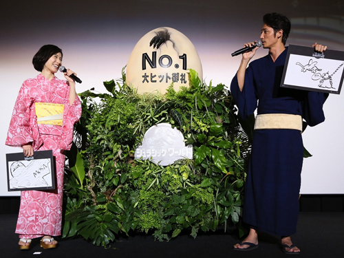 松岡茉優（左）と玉木宏（右）