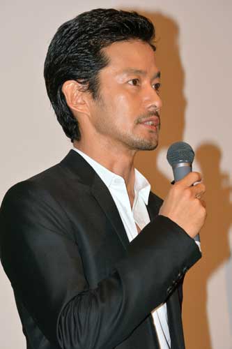 竹野内豊、息子・坂口健太郎を「瞳の中に真実や強い気持ちが宿っている」と絶賛