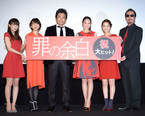 左から金魚わかな、谷村美月、内野聖陽、吉本実憂、葵わかな、大塚祐吉監督