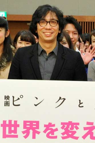 NEWS加藤シゲアキが『ピンクとグレー』の行定監督と一緒に母校に凱旋