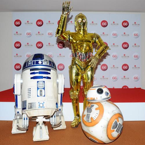 左からR2-D2、C-3PO、BB-８