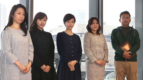 左から一青妙、藤本泉、木南晴夏、河合美智子、白羽弥仁監督