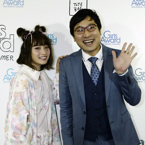 永井理子（左）と山里亮太（右）