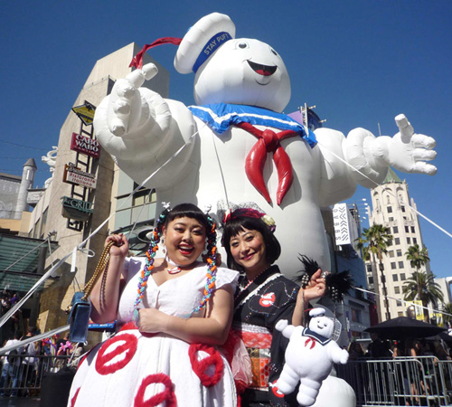 渡辺直美（左）と友近（右）