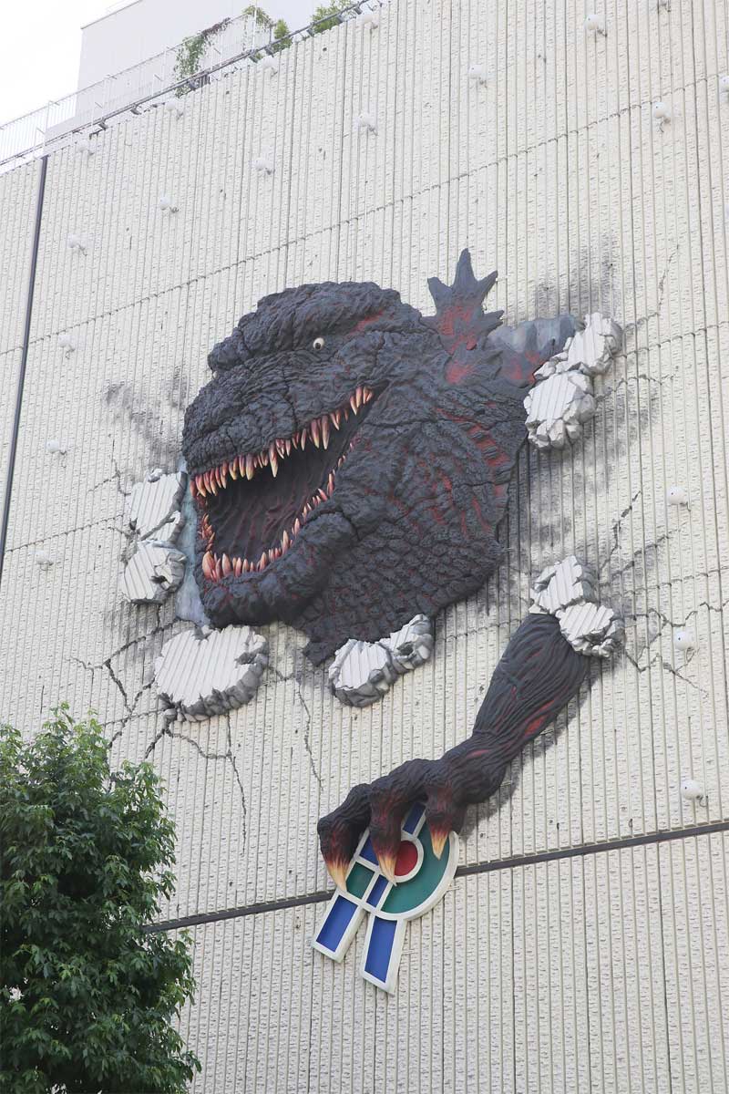 ゴジラが渋谷に出現！ 『シン・ゴジラ』巨大壁面オブジェがPARCOを襲う！
