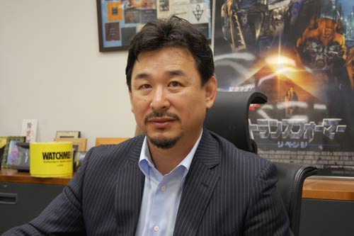 岡崎市朗（Okazaki Ichiro）……パラマウント ピクチャーズ ジャパン代表取締役。15年間在籍していたウォルト ディズニー スタジオ モーション ピクチャーズ ジャパンを経て、2007年9月より現職。