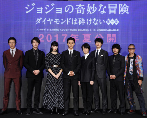 左から伊勢谷友介、真剣佑、小松菜奈、山崎賢人、神木隆之介、岡田将生、山田孝之、三池崇史監督