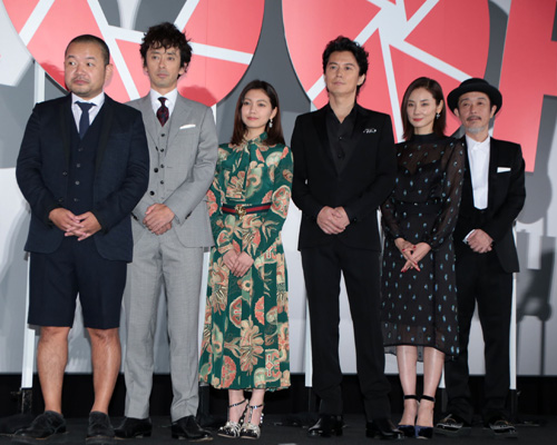 左から大根仁監督、滝藤賢一、二階堂ふみ、福山雅治、吉田羊、リリー・フランキー