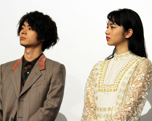 菅田将暉（左）と小松菜奈（右）