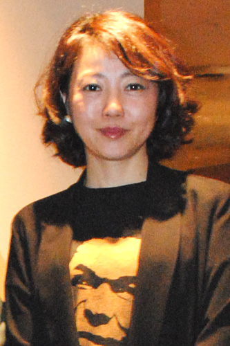 衣笠祥雄氏のTシャツ姿の西川美和監督