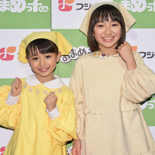 2代目ふじっ子ちゃんの元倉あかりちゃん（左）と初代ふじっ子ちゃんの田牧そらちゃん（右）