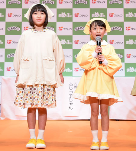 初代ふじっ子ちゃんの田牧そらちゃん（左）と2代目ふじっ子ちゃんの元倉あかりちゃん（右）