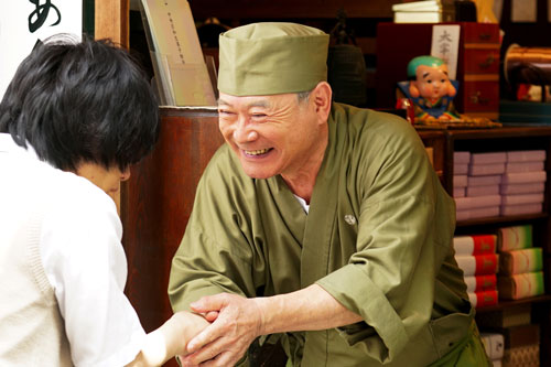 川本相米二役を演じる前田吟
(C) 2017 映画「3月のライオン」製作委員会