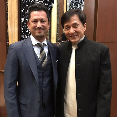 池内博之（左）とジャッキー・チェン（右）