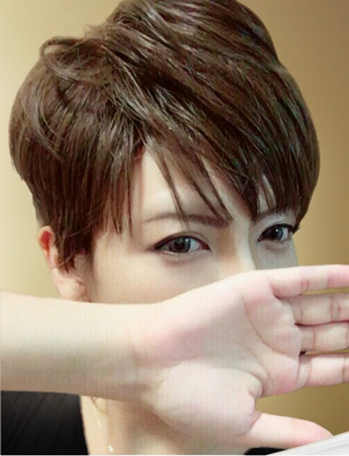 GACKTのものまねメイクをしたざわちん