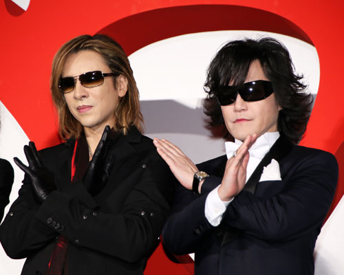 YOSHIKI（左）とToshI（右）