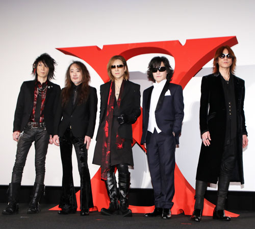 X JAPAN。左からHEATH、PATA、YOSHIKI、ToshI、SUGIZO