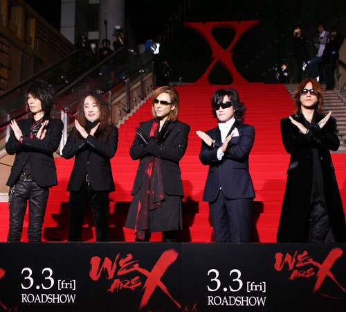 X JAPAN。左からHEATH、PATA、YOSHIKI、ToshI、SUGIZO
