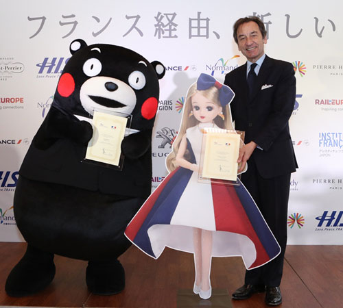 リカちゃん、くまモンと一緒にフランス観光親善大使に就任！