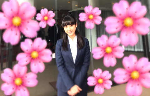 平祐奈がスーツ姿で入学式に出席、ファンからは「おめでとう」と祝福の声