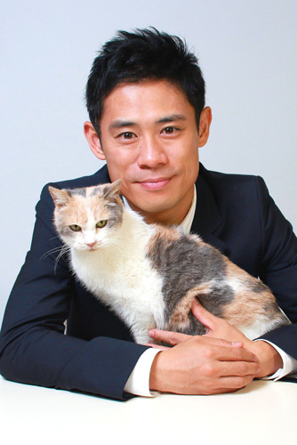 伊藤淳史が語った、猫との共演の不安と奇跡！