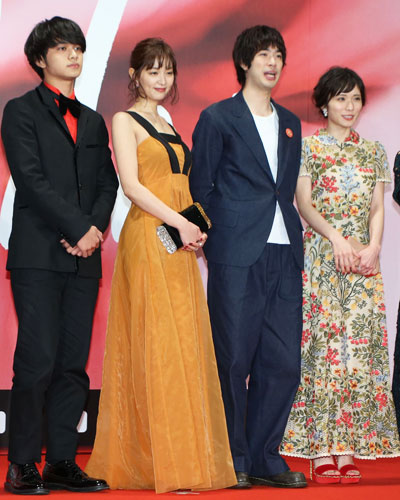 左から北村匠海、石橋杏奈、渡辺大知、松岡茉優