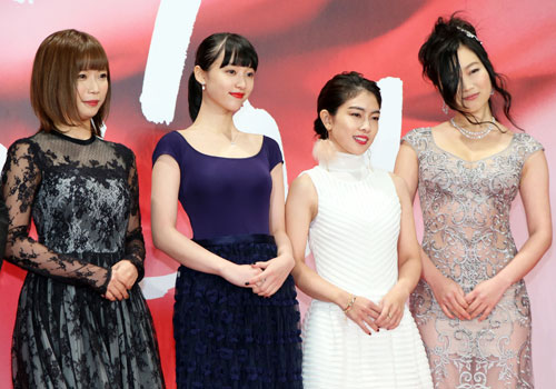 左から紗倉まな、山田愛奈、森口彩乃、佐々木心音