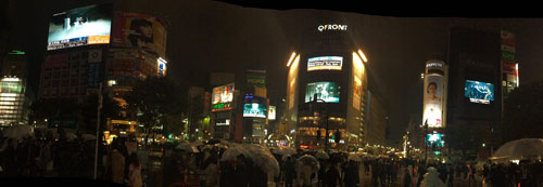 渋谷で大型ビジョン5面をジャックした東方神起