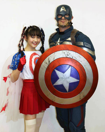 人気モデルの久間田琳加、ハロウィンでキャプテン・アメリカに仮装！