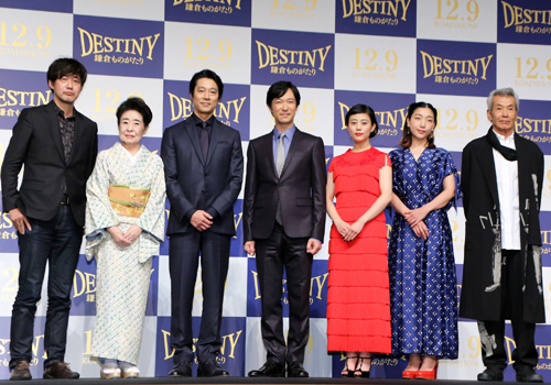 左から山崎貴監督、中村玉緒、堤真一、堺雅人、高畑充希、安藤サクラ、田中泯