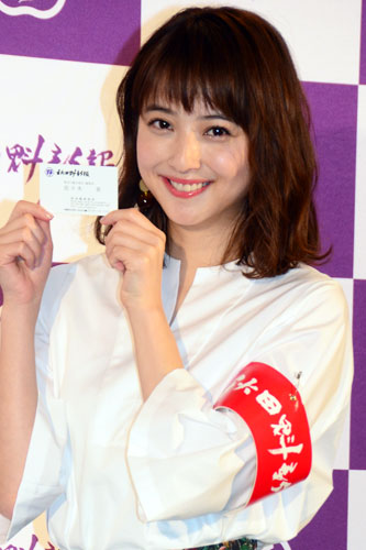 佐々木希、故郷の味に「しったげうめぇ〜（とってもおいしい）」と笑顔