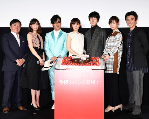 左から武内英樹監督、石橋杏奈、北村一輝、綾瀬はるか、坂口健太郎、本田翼、中尾明慶