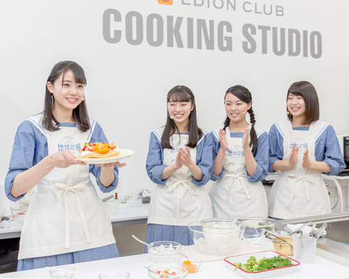 STU48。左から瀧野由美子、今村美月、菅原早記、藤原あずさ