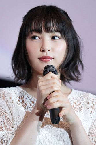 桜井日奈子「どえらい嬉しいがね」と照れながら名古屋弁で挨拶