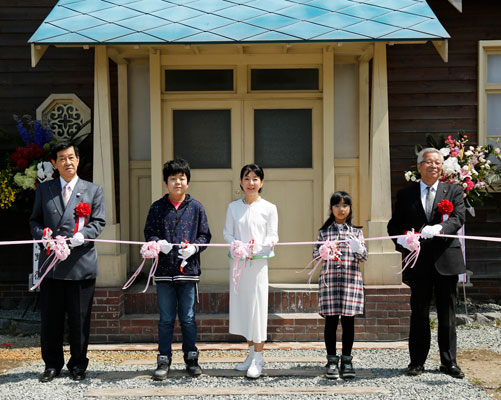 北の桜守パーク・オープンセレモニーに出席した吉永小百合（中央）