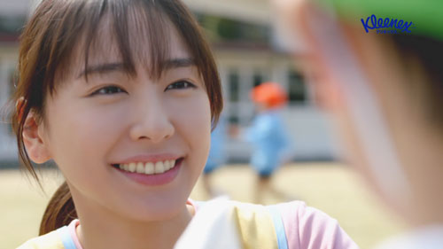 新垣結衣が幼稚園の先生に！ クリネックスのほのぼの新CM解禁