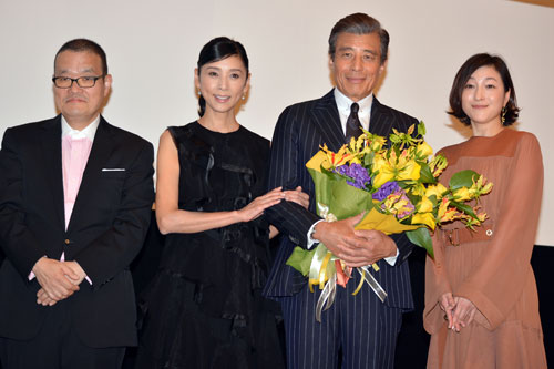 左から中田秀夫監督、黒木瞳、舘ひろし、広末涼子