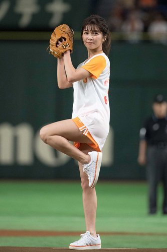 AAA宇野実彩子、背番号335（みさこ）をつけ初始球式！