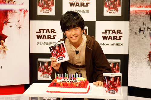鈴木福、14歳の誕生日をサプライズで祝福され満面の笑み