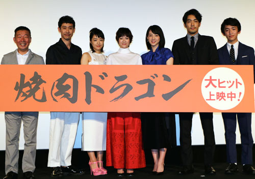 左から鄭義信監督、大泉洋、井上真央、真木よう子、桜庭ななみ、大谷亮平、大江晋平