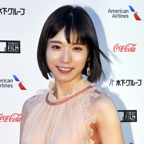 松岡茉優が華麗なドレス姿で登場！東京国際映画祭開幕