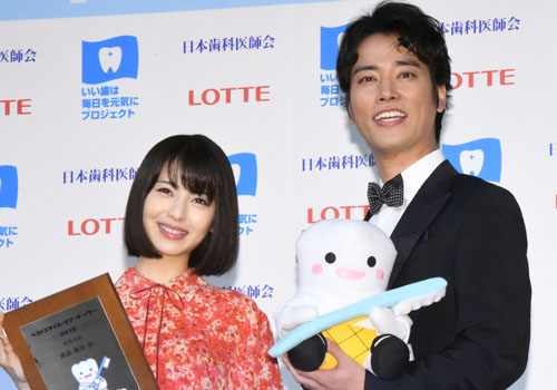 浜辺美波と桐谷健太