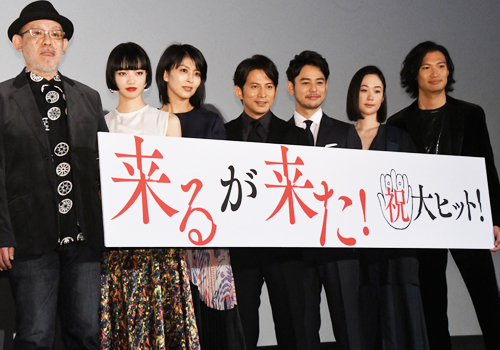 左から中島哲也監督、小松菜奈、松たか子、岡田准一、妻夫木聡、黒木華、青木崇高