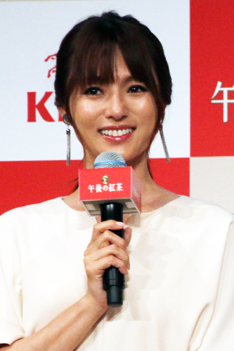 深田恭子の“甘くない”白コーデに、リリー・フランキー「なんだか色っぽい」